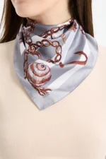 Deniz Kabuklu ve Zincir Desenli Bandana Fular - Görsel 2