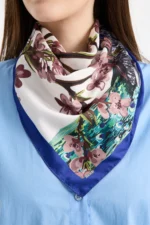 Tavus Kuşu Desenli Bandana Fular - Görsel 2