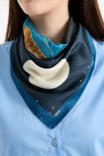 Altın Detaylı Gece Manzara Desenli Bandana Fular - Görsel 2