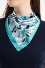 Yeşil Esinti Desenli Bandana Fular - Görsel 2