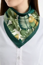 Tropikal Kuş Desenli Bandana Fular - Görsel 2