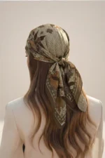 Hasır Yaprak Desenli Bandana Fular - Görsel 2