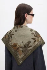 Hasır Yaprak Desenli Bandana Fular