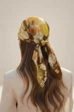 Gün Işığı Bahçesi Desenli Bandana Fular - Görsel 2