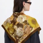 Gün Işığı Bahçesi Desenli Bandana Fular