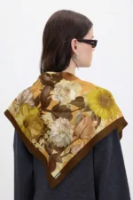 Gün Işığı Bahçesi Desenli Bandana Fular