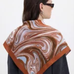 Karamel Dalgası Desenli Bandana Fular