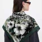 Sisli Bahçe Desenli Bandana Fular