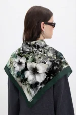 Sisli Bahçe Desenli Bandana Fular