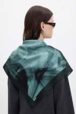 Derin Zümrüt Desenli Bandana Fular