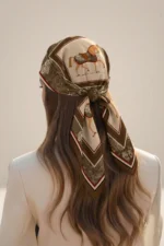 Atlı Asalet Desenli Bandana Fular - Görsel 2