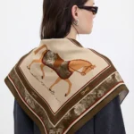 Atlı Asalet Desenli Bandana Fular