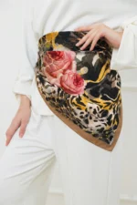 Altın İzli Gül Desenli Bandana Fular - Görsel 2
