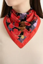 Alev Çiçeği Desenli Bandana Fular - Görsel 2