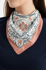 Nakkaş Bahçesi Desenli Bandana Fular - Görsel 2