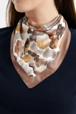 Toprak İzleri Desenli Bandana Fular - Görsel 2