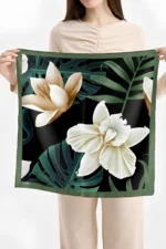 Fildişi Çiçeği Desenli Bandana Fular - Görsel 3