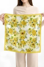 Güneş Çiçekleri Desenli Bandana Fular - Görsel 3